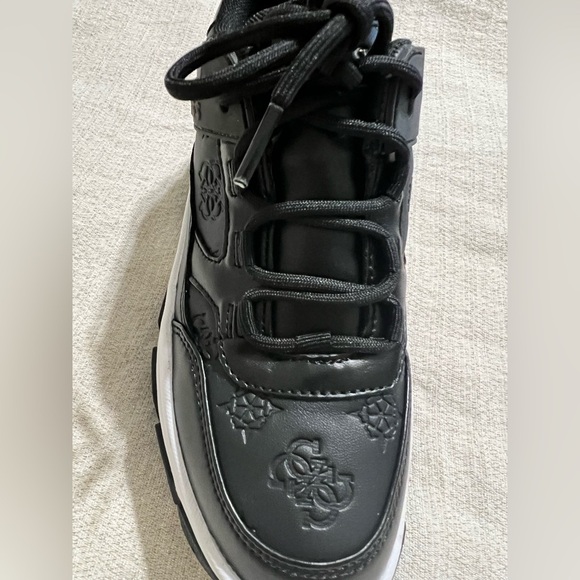 NEW Guess Busin Black & White Sneakers Chunky 2" Soles Lace Up Womens Size5.5 - Picture 3 of 9